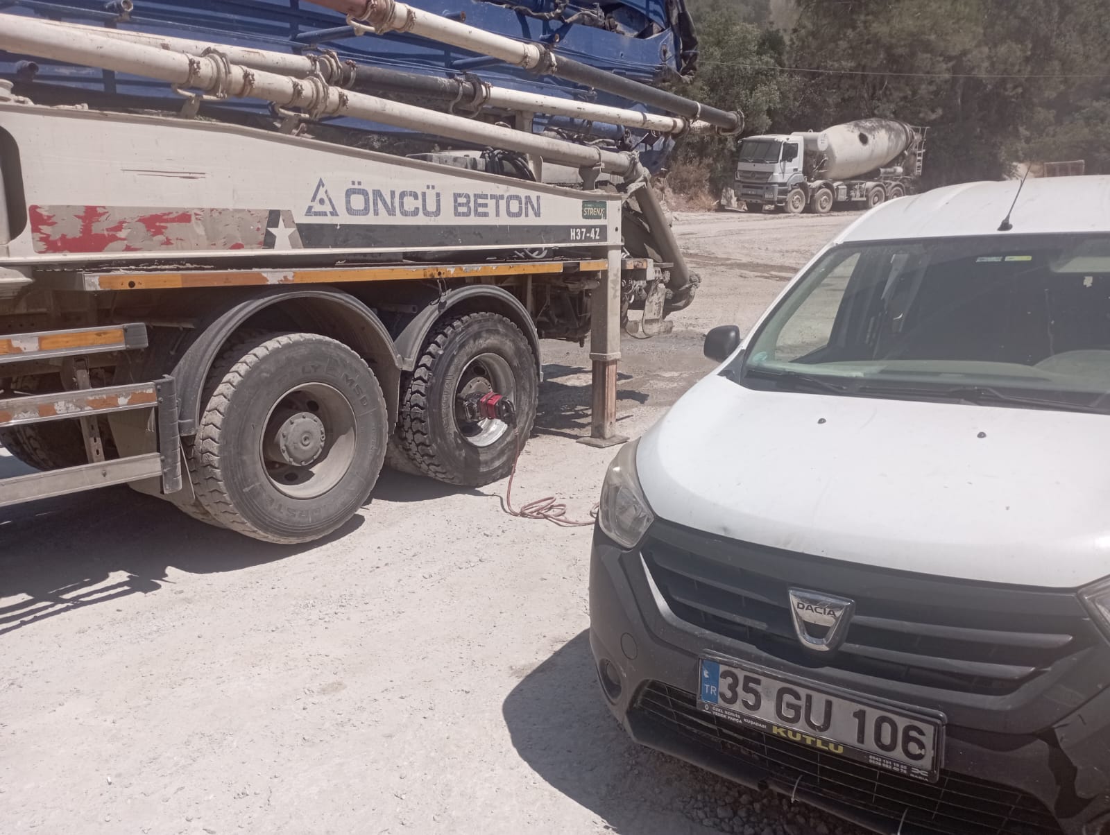 Kuşadası Söke yolunda mobil lastikçi yol yardım