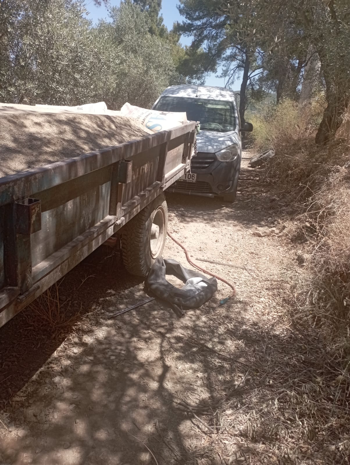 İzmir Aydın yolunda yerinde lastik değişimi yapan mobil lastikçi